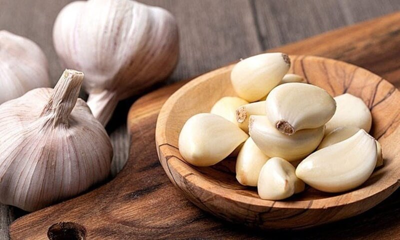 Mụn thâm đỏ là gì ? Nguyên nhân và cách điều trị 3 Trị mụn loại thâm đỏ bằng tỏi