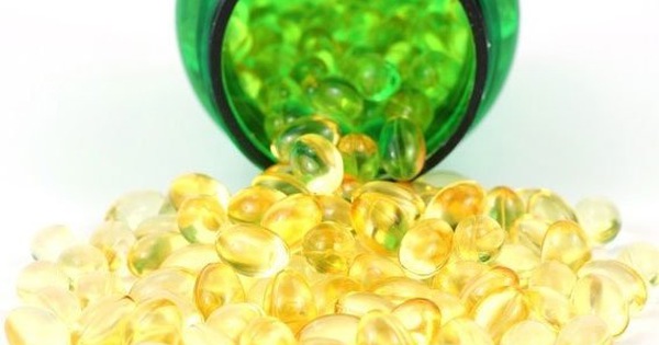 Chăm sóc môi sau phun: 5 bước để lên màu đẹp 4 Bôi vitamin a để môi nhanh phục hồi