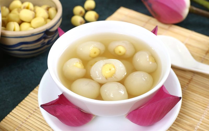 Ăn nhãn có béo không? Cách ăn nhãn đúng cách để giảm cân 6 Chế biến nhãn với hạt sen để nấu chè giảm cân