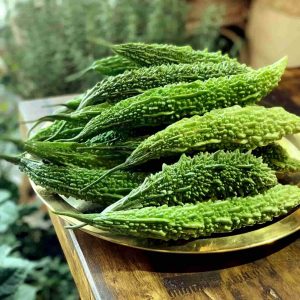 Trị dị ứng da mặt bằng khổ qua - Chuyên gia nói gì