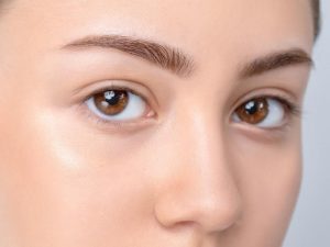 Bảng giá phun thêu chân mày? Làm tại Zema Spa giá bao nhiêu? 7 Để quá trình phun thêu diễn ra an toàn bạn nên ngưng dùng retinol trước 1 tuần