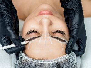 5 tiêu chí lựa chọn spa phun thêu chân mày hiệu quả nhất định phải biết 3 Tay nghề của chuyên viên phun xăm ảnh hưởng rất lớn đến hình dáng chân mày sau cùng
