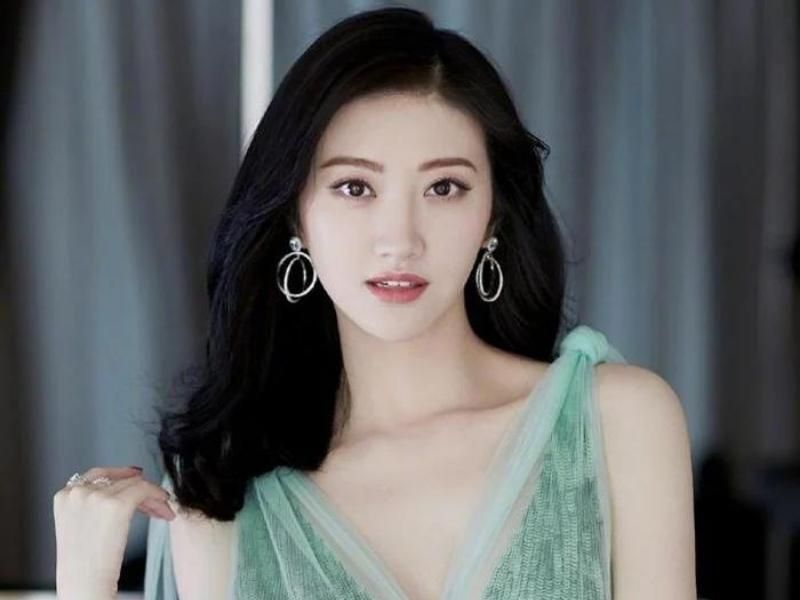 4 kiểu chân mày cho mặt trái xoan đẹp đến nao lòng người nhìn 5 Lông mày lá liễu