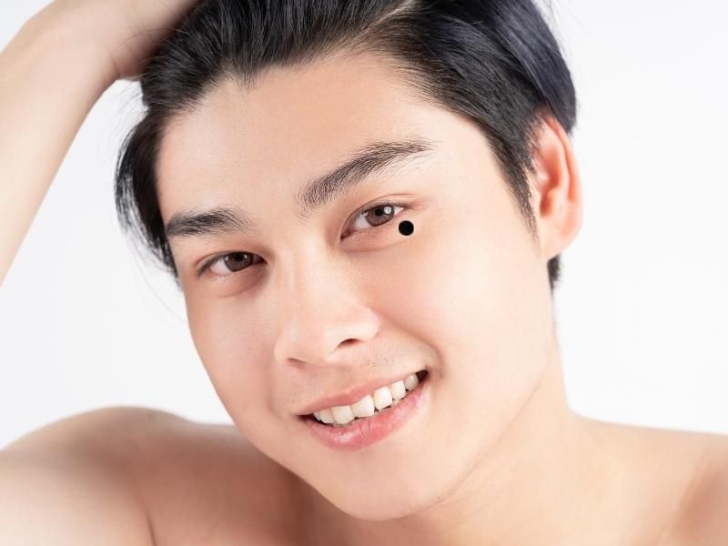 Xem tướng nốt ruồi dưới mắt nói lên điều gì và có nên xóa không? 5 Đàn ông có nốt ruồi nằm ngay dưới mắt sẽ rất đào hoa
