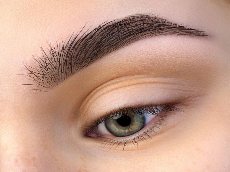 Top 9 kiểu chân mày nữ đẹp nhất hiện nay bạn không nên bỏ lỡ 1 Dáng mày lưỡi mác